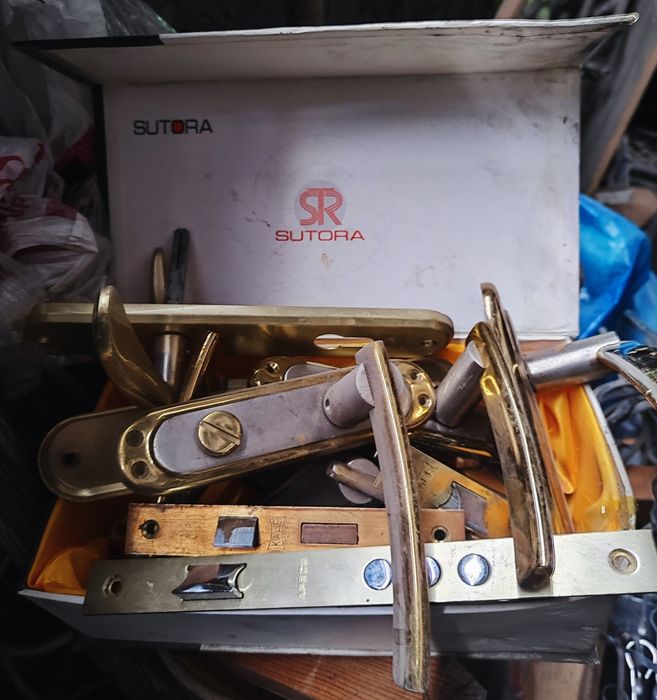 Продам дверные ручки