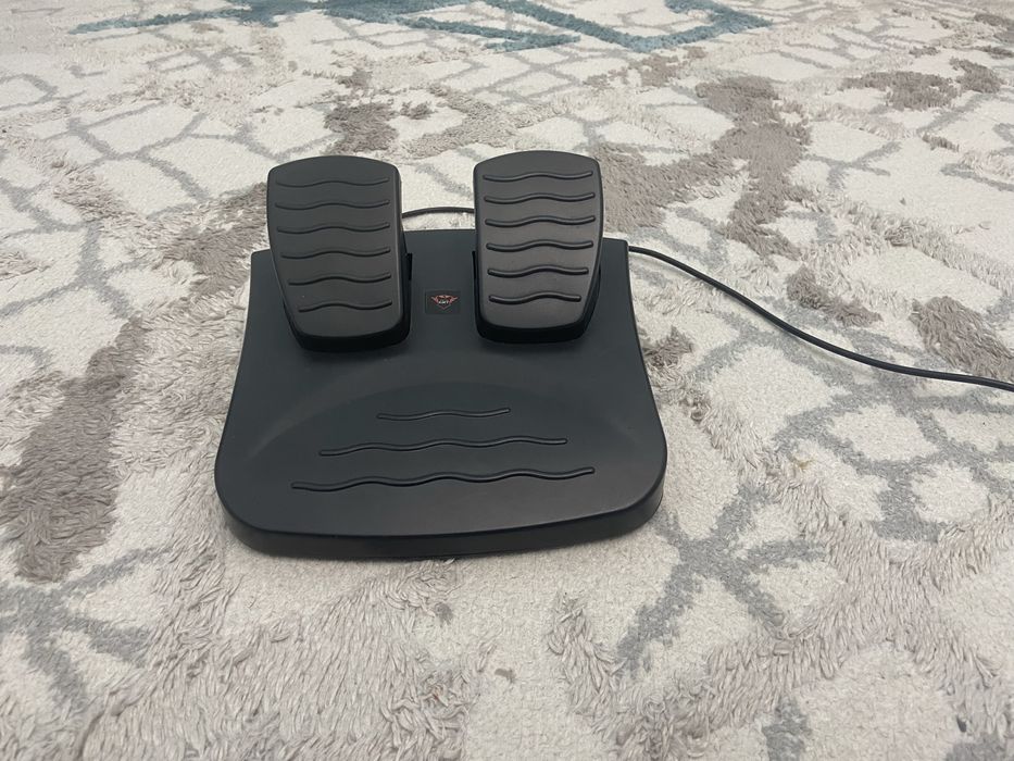 руль gxt trust 570 с педалями и еще джойстик trust gxt 550