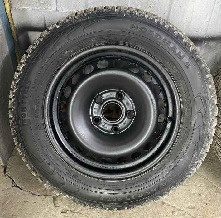 Продам резину с дисками на 15