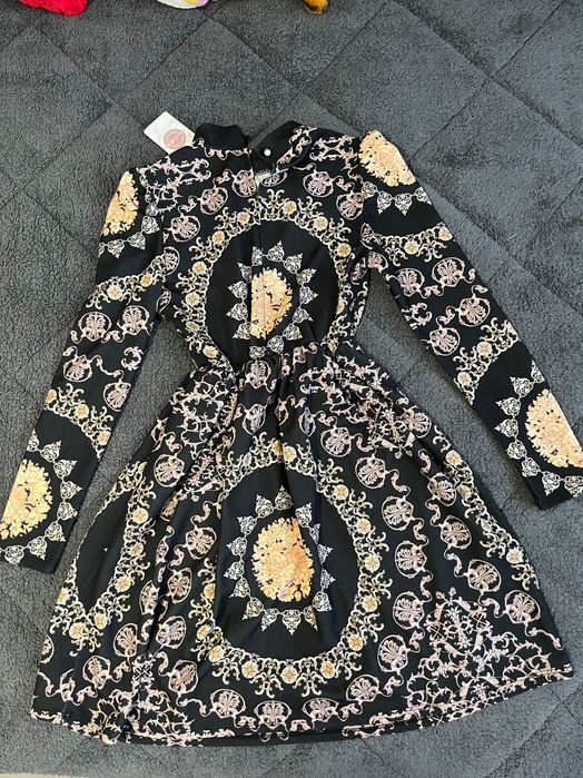 Рокля с дълъг ръкав