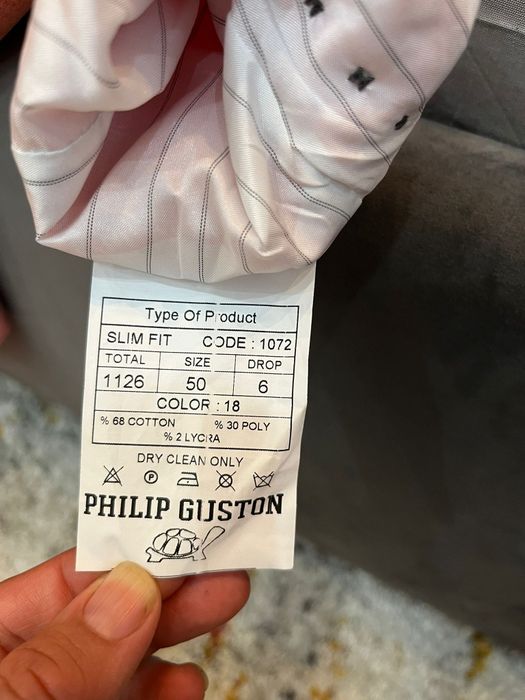 Vând costum philip guston