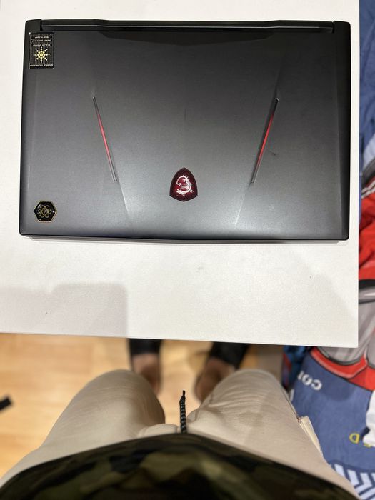 Геймърски лаптоп gl73 8se с винтелатор и раница