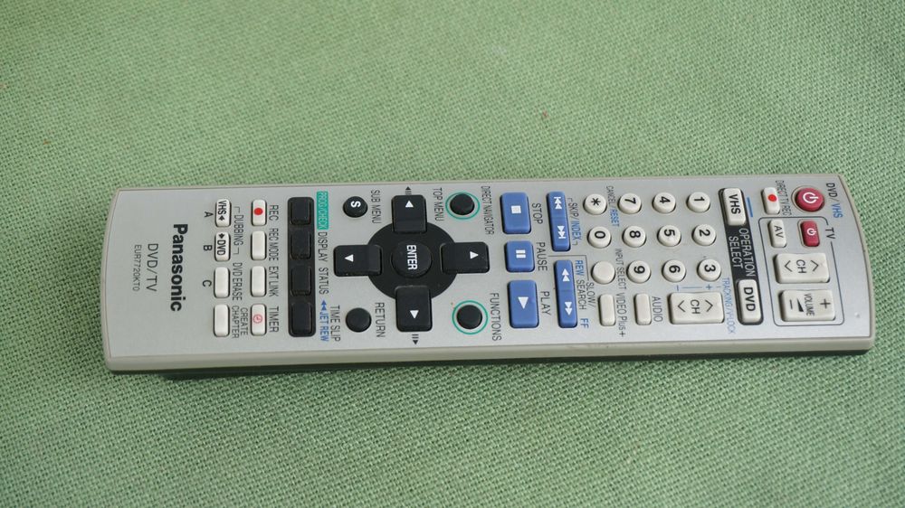 DVD recorder combo cu VHS Panasonic DMR-EV30 SQPB