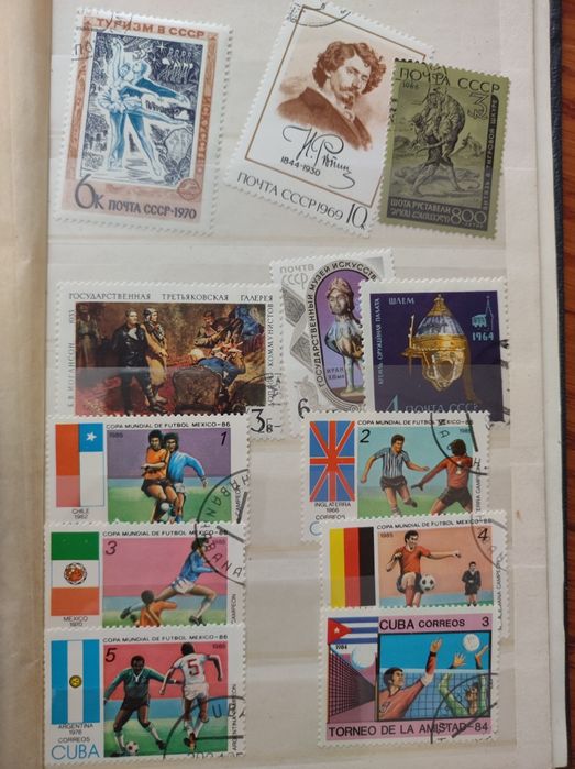 Стар албум с пощенски марки в отлично състояние