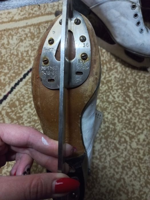 Продам фигурные коньки