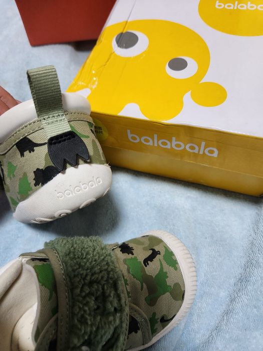 Обувь детская 19 размер ,по стельки 13 см утепления