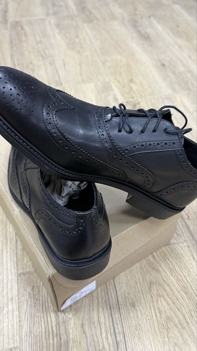 Елегантни мъжки обувки от естествена кожа