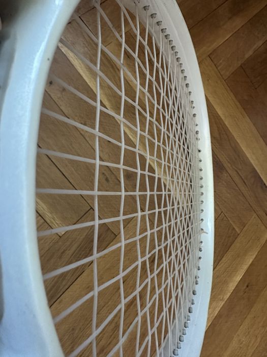 Тенис ракера от високомодулен графит