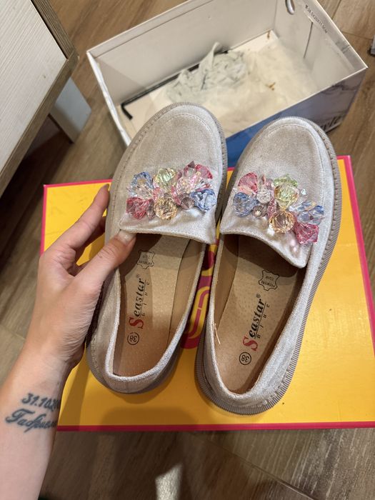 Продавам ежедневни обувки