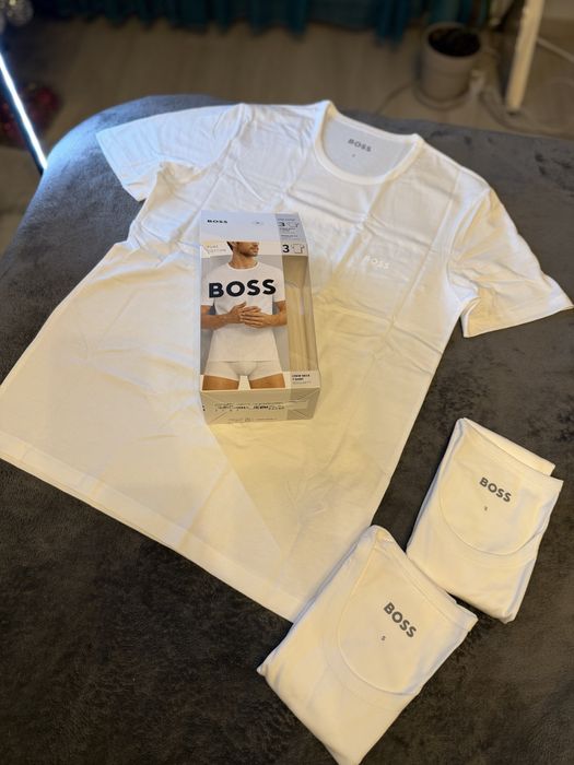 BOSS set 3 tricouri albe cu logo piept bumbac marimea S noi