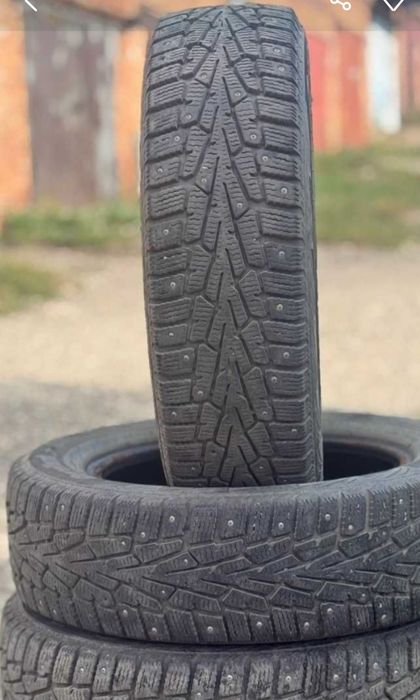 Продам зимние шины с шипами 195/65/15