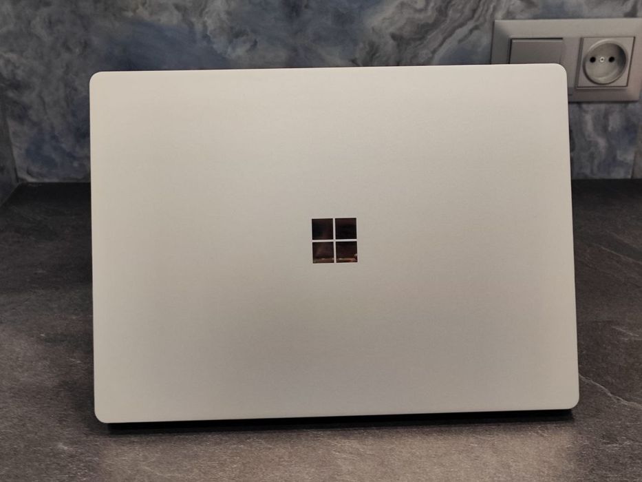 Microsoft Surface Laptop 2 Сенсорный