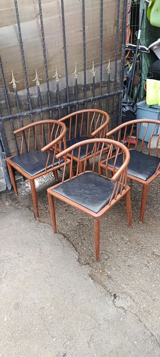 Scaune de metal 100 lei bucata