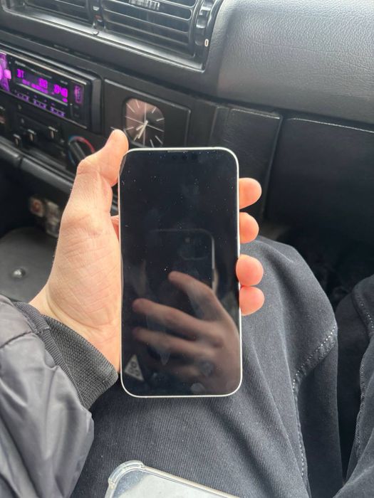 Продам айфон 13