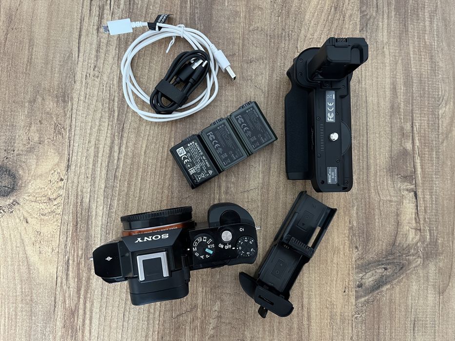 Aparat Foto Sony A7 + grip + 3 baterii