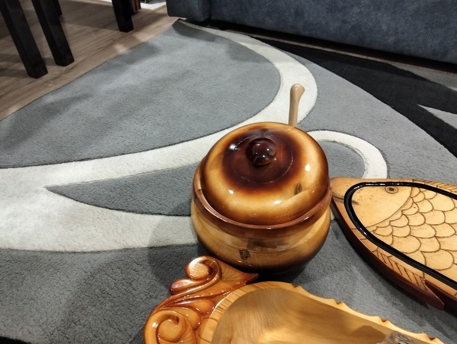 Комплект новой деревянной посуды.