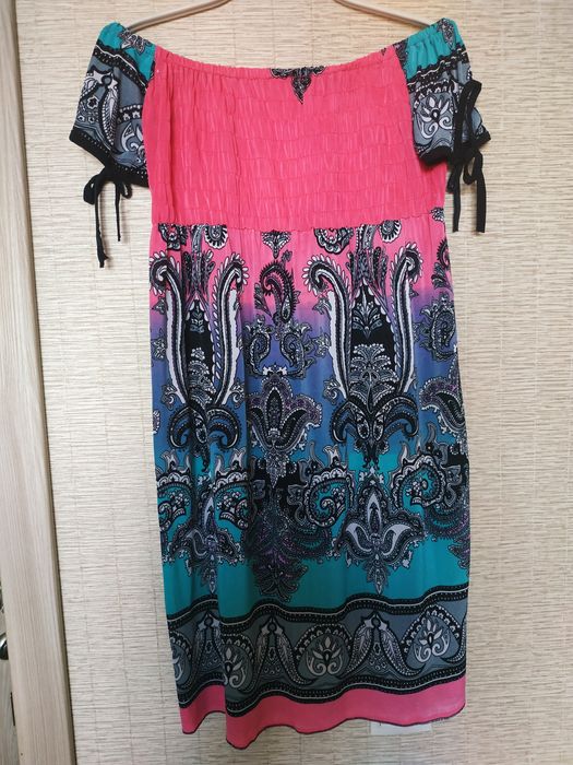 Продам женские платья