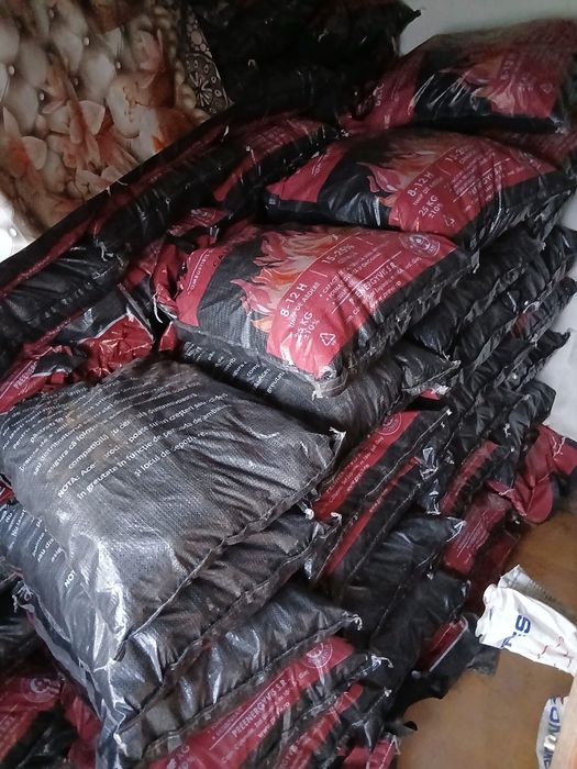 Vand brichete carbuni