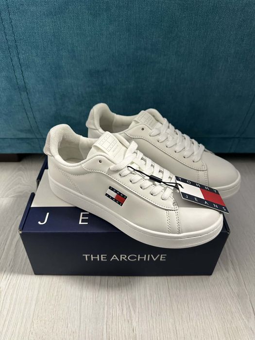 Оригинални бели маратонки Tommy Jeans