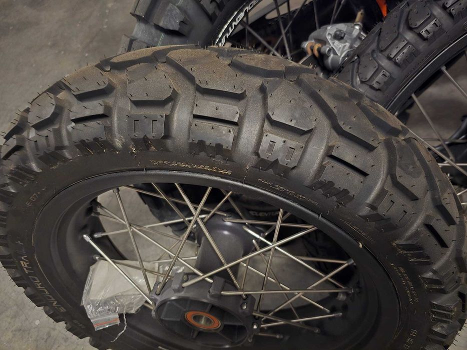 KTM 890 Adventure R 2023 (Rade Garage Tower, DMD T880X Noua In cutie, Jante si Cauciucuri OEM noi)