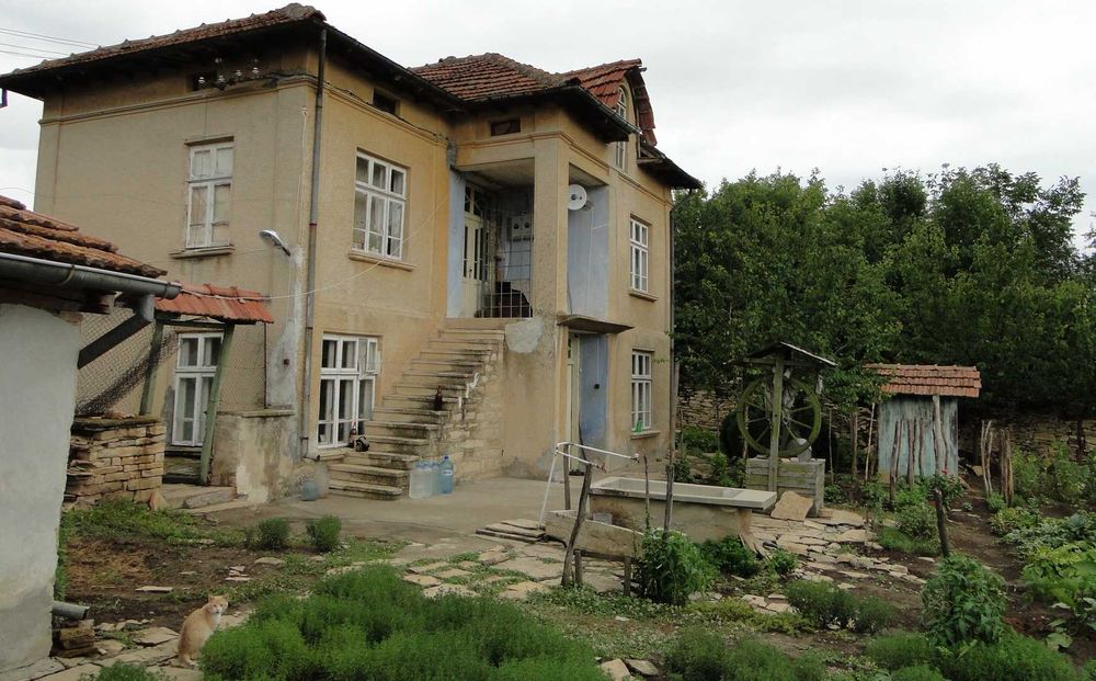 Дава се под наем Къща в с. Горна Липница, Област Велико Търново - 100 кв.м за 220 € - Снимка #2