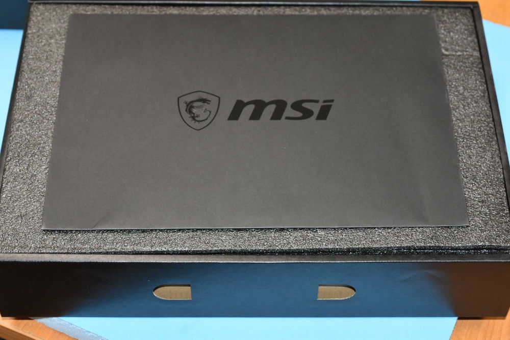 MSI Gaming X RX 5700 XT 8 GB - в кутия и окомплектовка . Видео карта