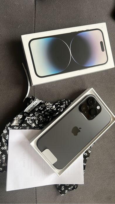 Продам Айфон 14 про черный тока вскрыл коробку