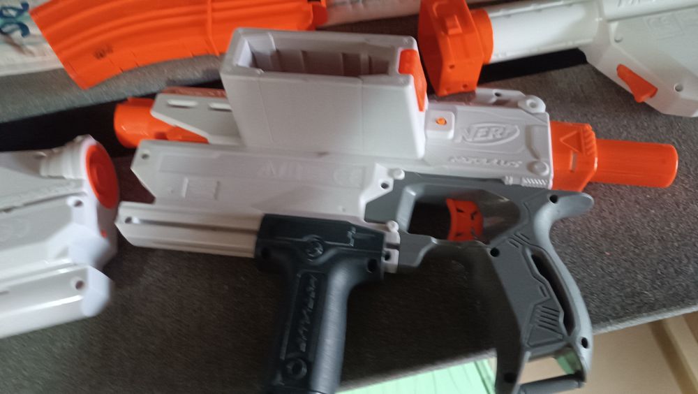 Pusca Nerf Modulus 80 cm cu accesorii plus gloante