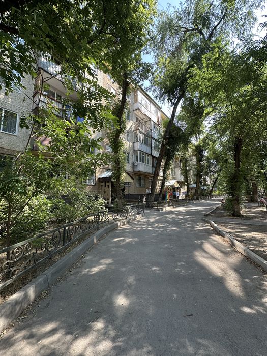 1 комн. 3мкр. 10дом 1эт. НЕ УГЛ.