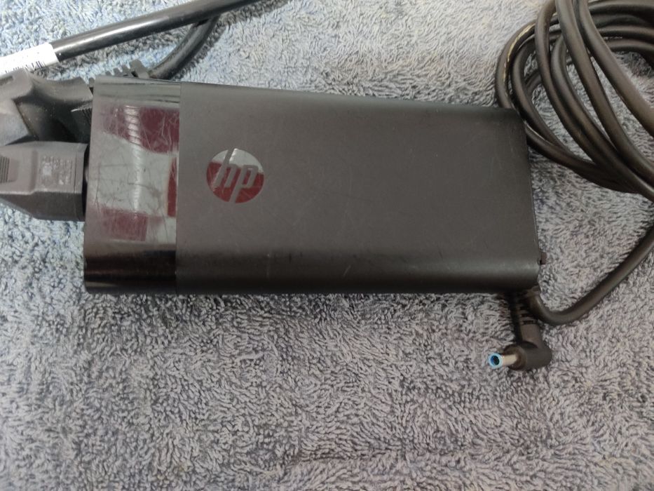 Incarcator Laptop  HP 917649 150W 
mufa Albastra