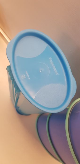 4 контейнера Tupperware