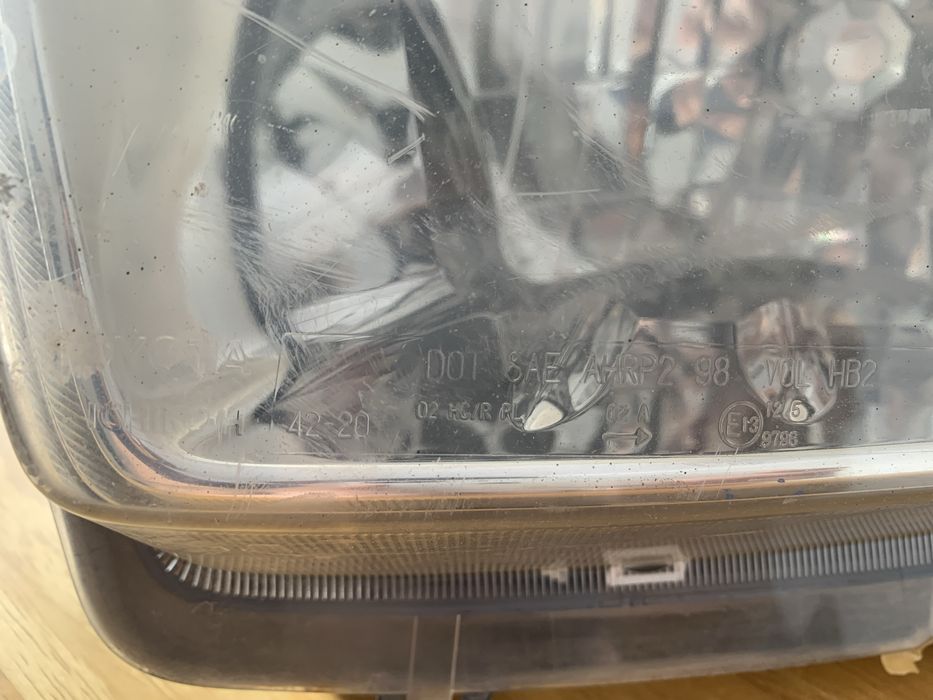 Фара передняя РАВ-4 (RAV-4) 2001 года