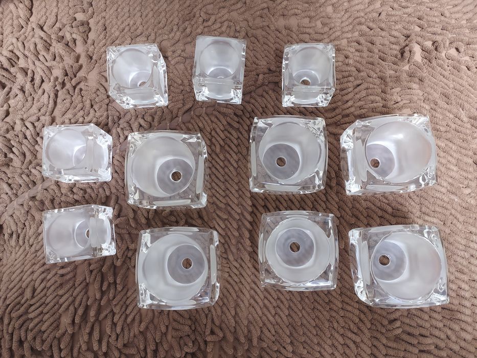 Люстра. На галогенках 220 V 20 W.