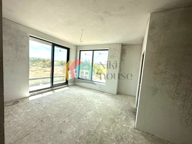 Къща в Варна, област-с.Звездица площ 216 цена 350000