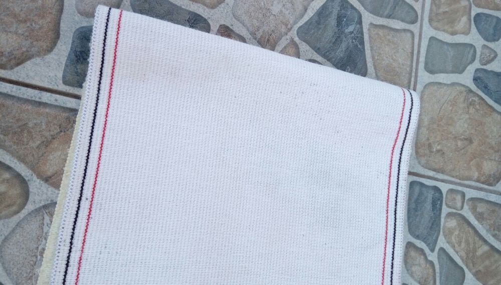 Красив автентичен вълнен пояс и пояс или колан за кръста.