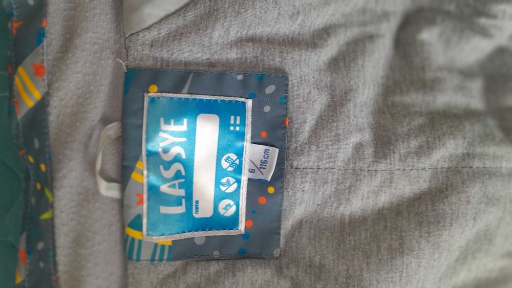 Продам детские куртки