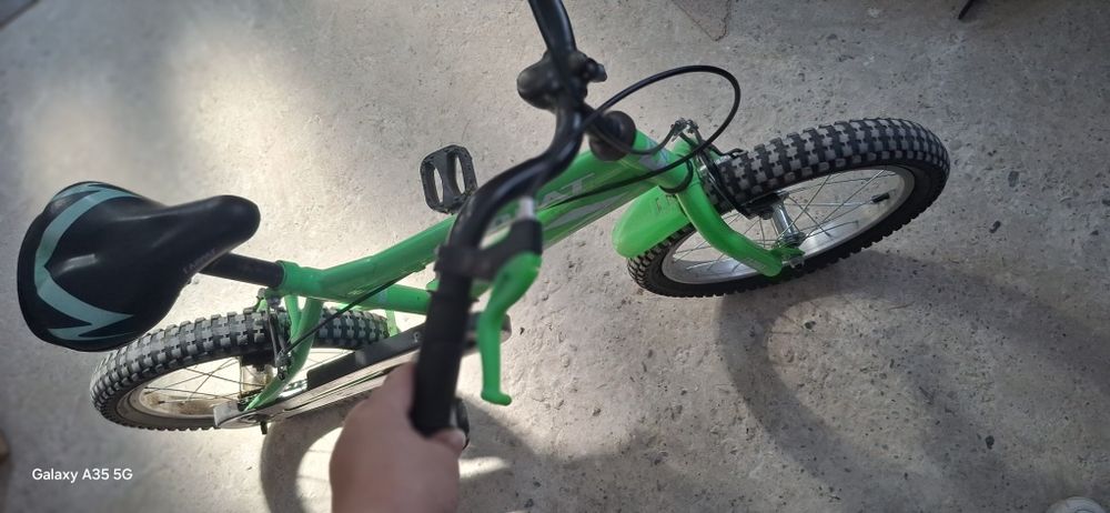 Vând bicicleta copii maxim 9 ani