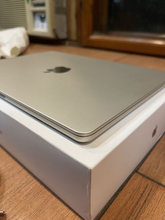 MacBook Air with Apple M3 13-inch 512G