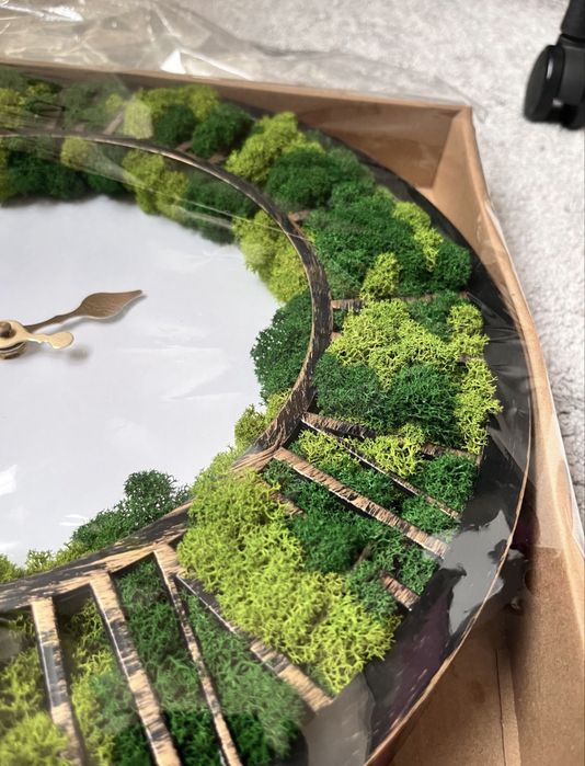 Ceas decorativ cu licheni