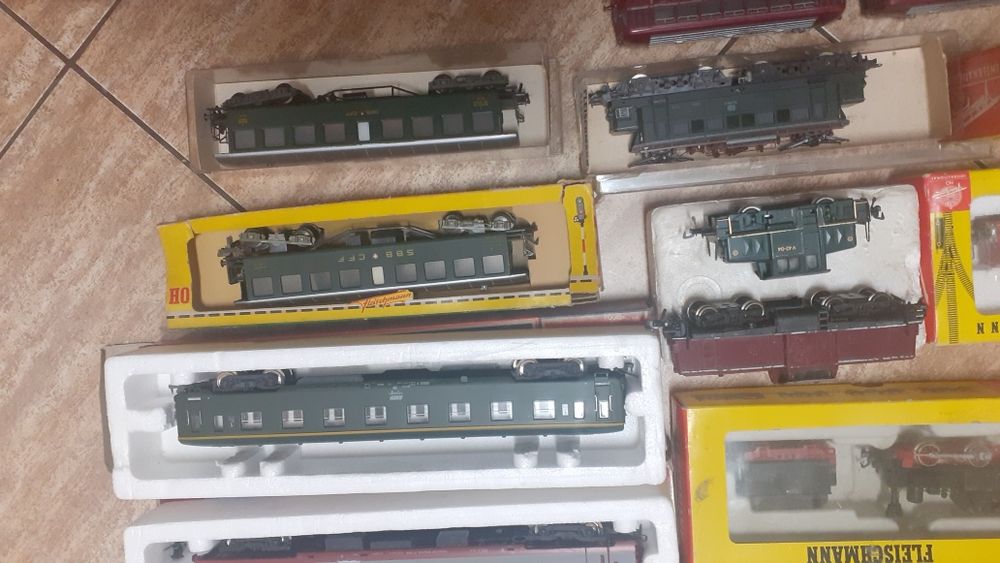Locomotive si vagoane trenulet electric scara HO