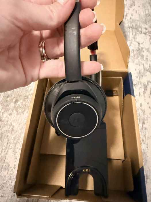 Poly Voyager Focus UC Headset Noi