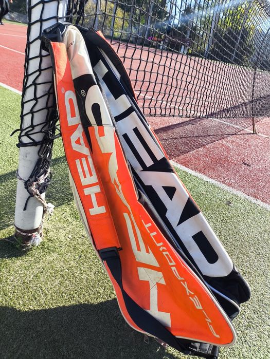 Продавам запазени сакове за тенис на корт.