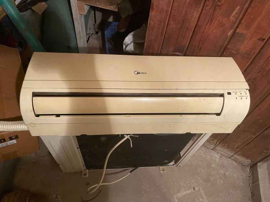 Климатик Midea 12 не инвенторен