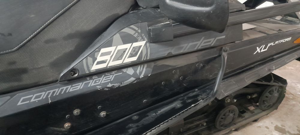 Продам снегоход commander 800