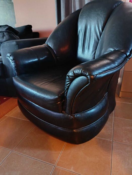 Кресло черна кожа