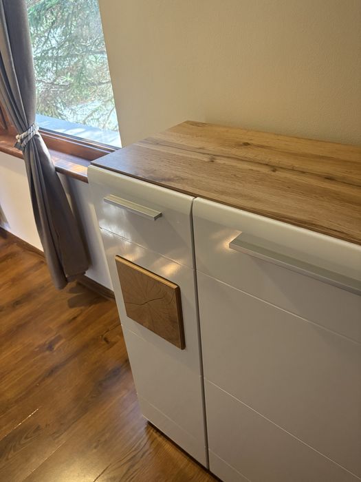 Чисто нов модерен шкаф