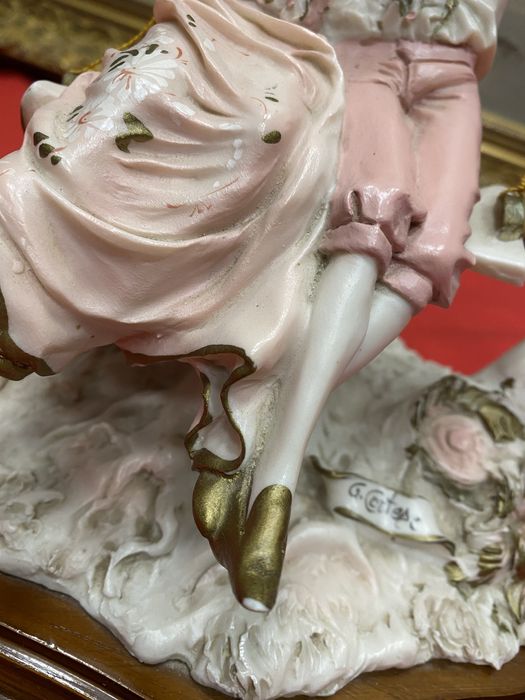 Италианска фигура от бисквитен порцелан от 1960 г capodimonte