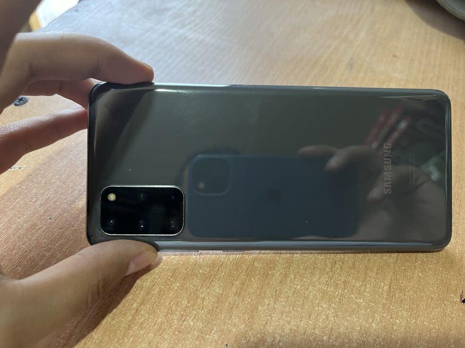Samsung S 20 plus sotiladi