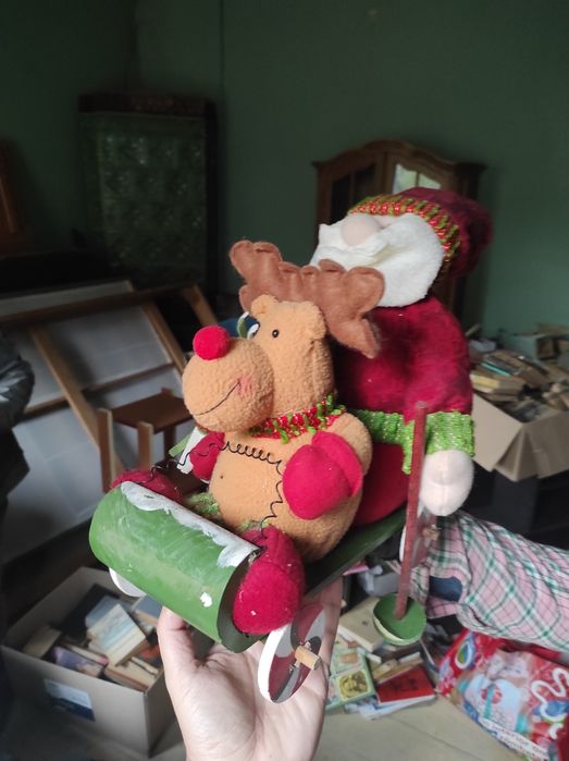 Vand jucarie de lemn Mos Craciun vechi plus inca o jucarie mos Craciun