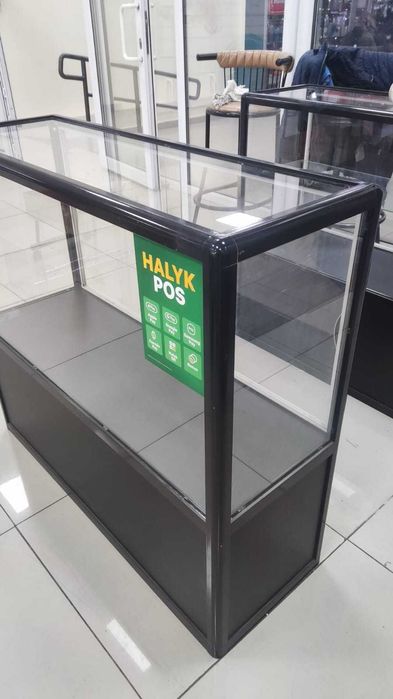 Витрины стеклянные для товара